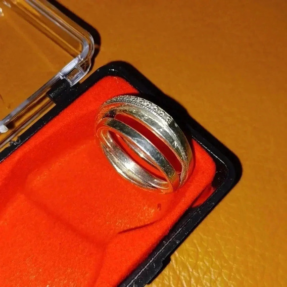 🐾Ring engraved with Pandora and has multiple cubic zirconia stones - Picture 5 of 9